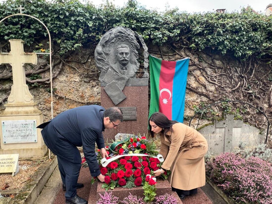 Leyla Abdullayeva Fransada Topçubaşovun məzarını ziyarət etdi - FOTO
