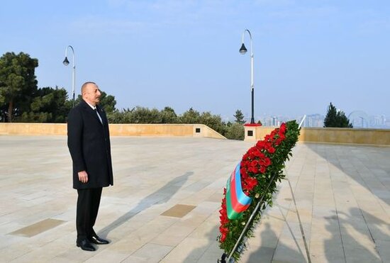 İlham Əliyev 20 Yanvar faciəsinin 33-cü ildönümü ilə əlaqədar Şəhidlər xiyabanını ziyarət edib - FOTO