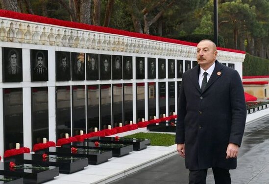 İlham Əliyev 20 Yanvar faciəsinin 33-cü ildönümü ilə əlaqədar Şəhidlər xiyabanını ziyarət edib - FOTO