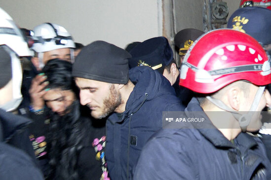 Bakıda qadın və kişi binanın damında intihara cəhd ediblər - FOTO