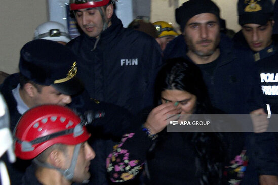 Bakıda qadın və kişi binanın damında intihara cəhd ediblər - FOTO