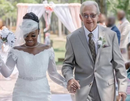 24 yaşlı qadın 85 yaşlı kişi ilə evləndi - FOTO/VİDEO