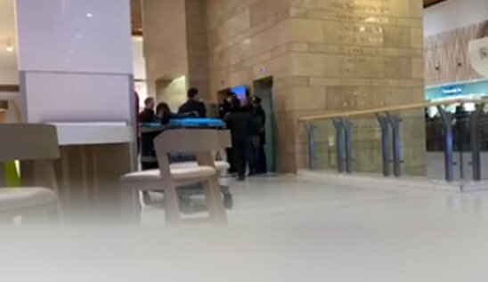 "28 Mall"da qadınların videosunu gizlicə çəkən şəxs saxlanıldı - VİDEO