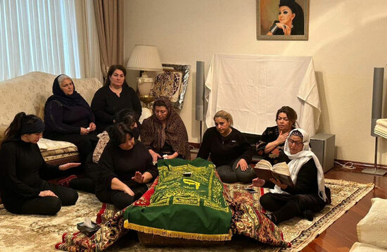 Nazpəri Dostəliyevanın evində bacısı Zeynəbin vida mərasimi keçirilir - FOTO