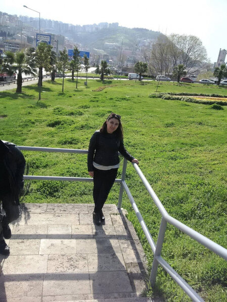 Türkiyədə azərbaycanlı ana və qızı dağıntılar altından xilas edilib - FOTO