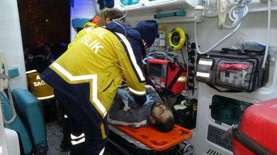 Üç yaşlı Miran 22 saat sonra dağıntılar altından sağ çıxarıldı - FOTO