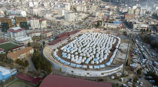 Kahramanmaraş stadionu çadır şəhərciyinə çevrildi - FOTO/VİDEO