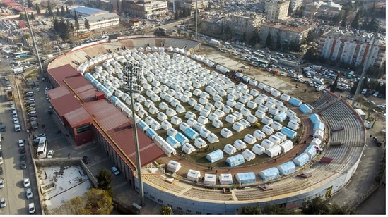 Kahramanmaraş stadionu çadır şəhərciyinə çevrildi - FOTO/VİDEO