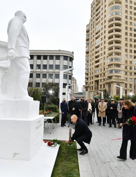 İlham Əliyev Bakıda görkəmli bəstəkar Tofiq Quliyevin abidəsinin açılışını edib