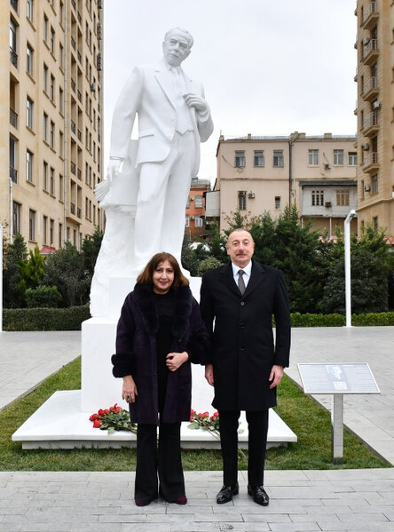 İlham Əliyev Bakıda görkəmli bəstəkar Tofiq Quliyevin abidəsinin açılışını edib