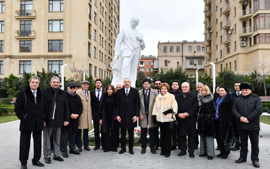 İlham Əliyev Bakıda görkəmli bəstəkar Tofiq Quliyevin abidəsinin açılışını edib