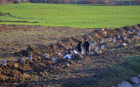 Sözün bitdiyi yer - Zəlzələ qurbanları dəfn edilir - FOTO