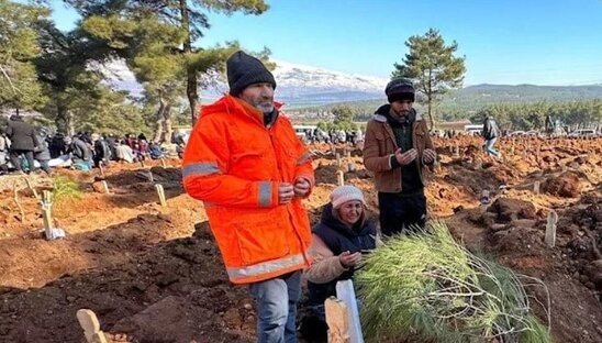 "Qızımı xilas etmək üçün yalın əllərimlə qazdım" - O fotodakı ata danışdı