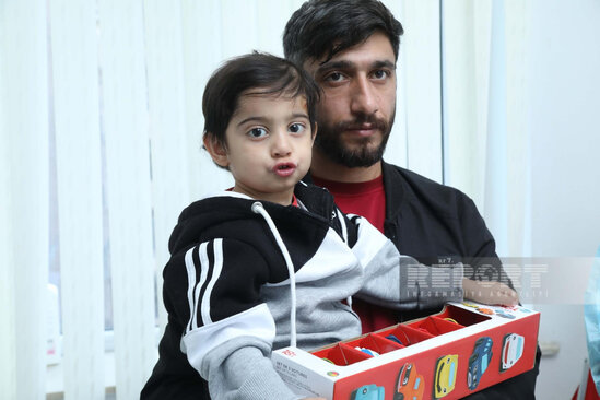 Dördgünlük körpəsi ilə zəlzələ bölgəsindən gələn qadın: "Güclə canımızı qurtardıq" - FOTO