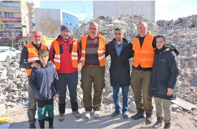 Dağıntılar altında qalan 13 yaşlı qız: "Çıxmağıma mane olursa, ayağımı kəsin!" - FOTO