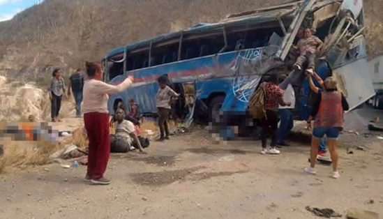 Meksikada yol qəzası oldu: 17 ölü,13 yaralı