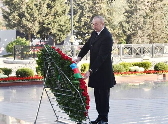 Prezident İlham Əliyev Xocalı soyqırımı abidəsini ziyarət edib - FOTO