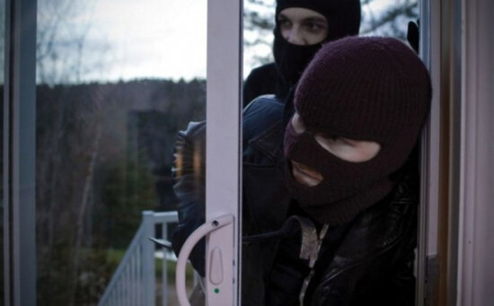 Bakıda şirkətə BASQIN: Şüşələri qırıb...