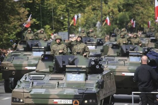 Polşa Avropada ən böyük quru qoşunlarını yaradır