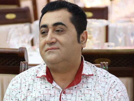 Elgiz Əkbər: "İkimizin bir ayaqqabımız olub" - VİDEO