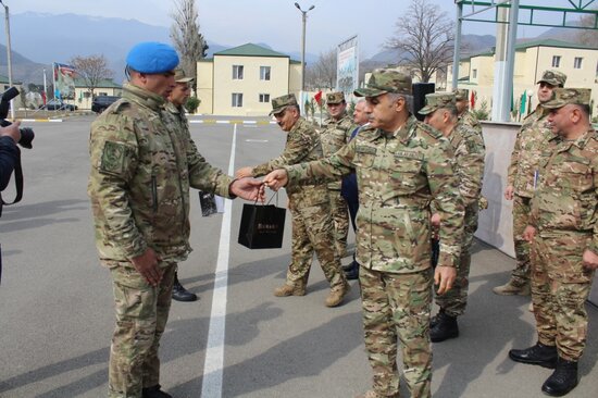 Novruz bayramı ərəfəsində müxtəlif bölgələrdə hərbi qulluqçularla görüş olub