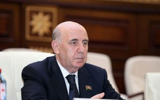 "Dərman istehsalı məsələsində xeyli geridə qalmışıq" - Əhliman Əmiraslonov