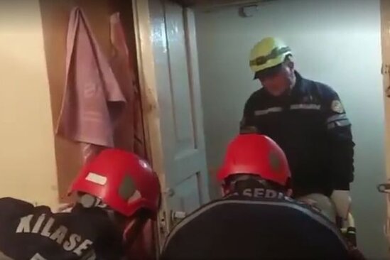 FHN əməkdaşları yardıma ehtiyacı olan yaşlı qadını xəstəxanaya aparıblar - VİDEO