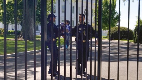 Ağ Evin hasarından keçən körpə təşvişə səbəb olub