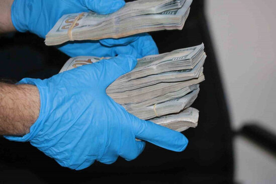 Dua etməyə gəldikləri ərazidən 57 MİN DOLLAR TAPDILAR - VİDEO