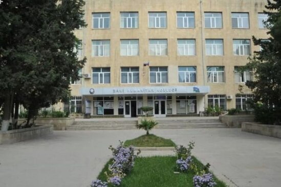 Humanitar Kollecdən çıxarılan 67 müəllimdən daha birinin xeyrinə qərar verildi