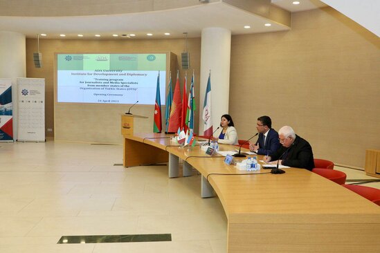 Türk Dövlətləri Təşkilatına üzv dövlətlərin jurnalistləri və media mütəxəssisləri üçün silsilə təlimlərə başlanıb