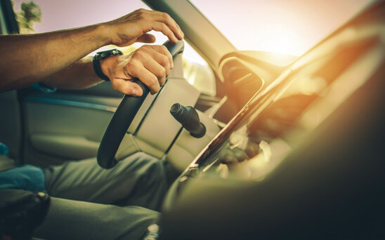 Bakıda iki nəfər sürücünü boğmağa cəhd edib: Avtomobili qaçırıblar