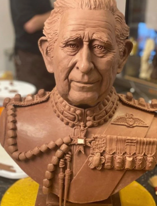 Kral Çarlzın şokoladdan heykəli hazırlanıb