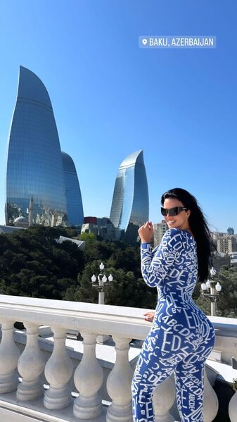 Xorvatiyalı gözəlin Bakı gəzintisi - Video+Fotolar