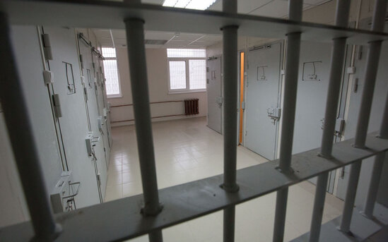 Bakıda rüşvət alan məktəb direktoru axtarışa verildi - FOTO