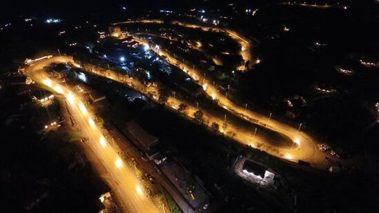 Laçının yolları gecələr işıq saçır - FOTO