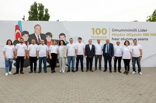 Bakıda ilk dəfə 100 lövhədə şahmat seansı keçirildi - FOTO