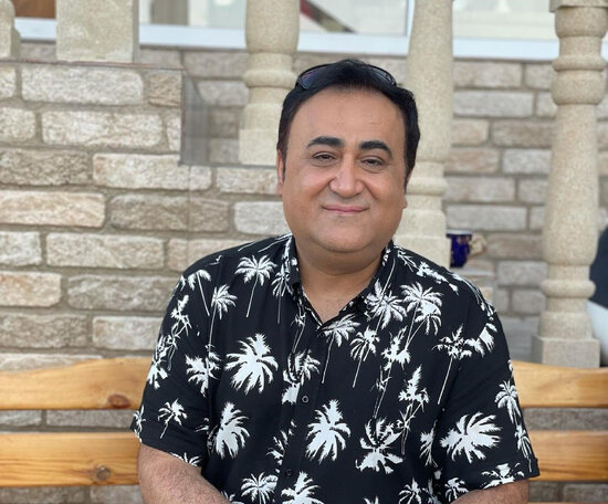 Elgiz Əkbər toyda adam döyüb - VİDEO