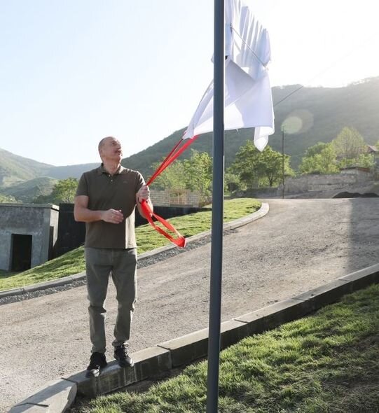 Prezident Laçında Heydər Əliyev, Zəfər və 28 May küçələrinin kəsişməsində lövhələrin açılışını edib - FOTO