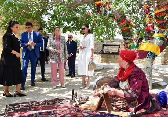 Azərbaycanın və İsrailin birinci xanımları Qala Arxeoloji-Etnoqrafik Muzey Kompleksində olublar - FOTO