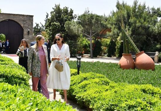 Azərbaycanın və İsrailin birinci xanımları Qala Arxeoloji-Etnoqrafik Muzey Kompleksində olublar - FOTO