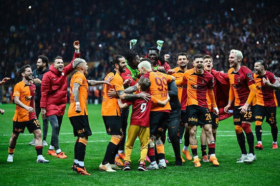 "Qalatasaray" məşhur futbolçusu ilə vidalaşdı - FOTO