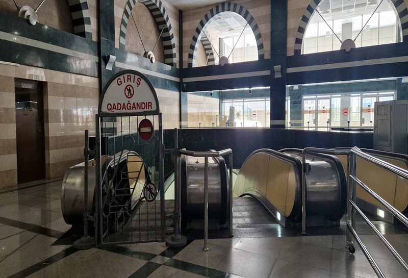 "28 May" stansiyasında eskalatorlardan biri sökülüb: Təmir bir neçə ay çəkəcək - FOTO