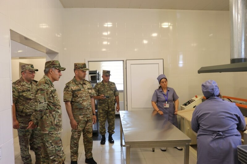 Hərbi prokuror işğaldan azad olunmuş ərazilərdə hərbçilərlə görüşüb