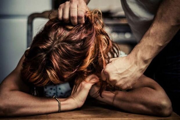 Arvadını uşağına süd verən zaman bıçaqlayan şəxsin cəzası açıqlandı