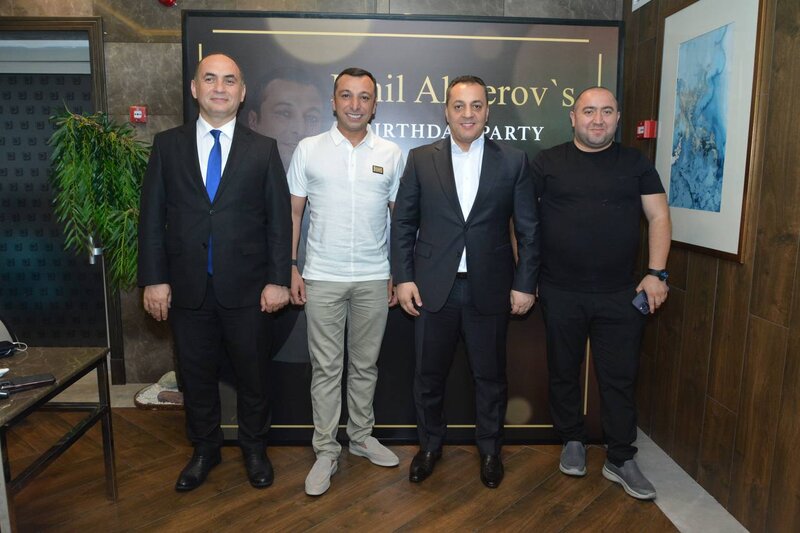 İş adamı Emil Əkbərov doğum gününü sevənləri ilə birgə qeyd etdi - VİDEO