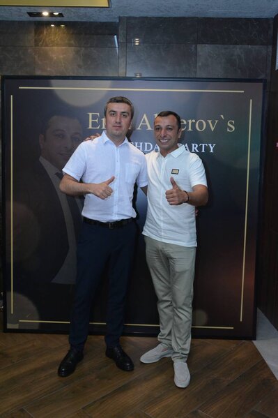 İş adamı Emil Əkbərov doğum gününü sevənləri ilə birgə qeyd etdi - VİDEO