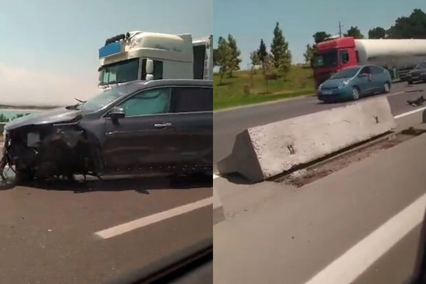 Bakı-Sumqayıt yolunda ağır qəza: Maşın beton arakəsmələrə çırpıldı, işıq dirəyini aşırdı - VİDEO