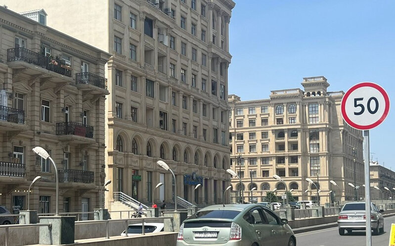 Bakıda iki küçədə sürət həddi endirilib - FOTO