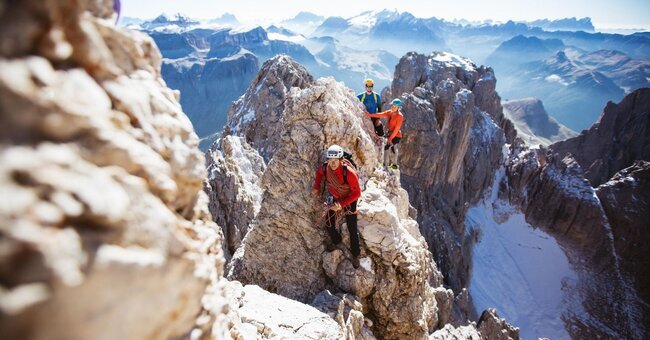 3 min metr hündürlükdə qalan alpinistlər